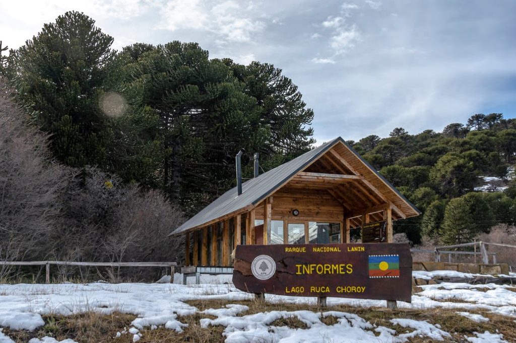 Centro de Informes nevado en Parque Lanín