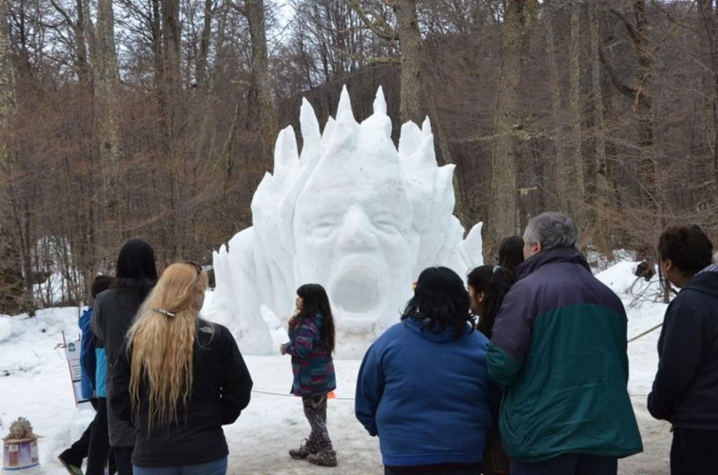 centros montaña tierra del fuego: escultura participante en una edición del festival