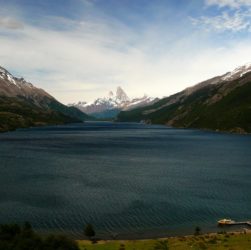 lago del desierto en el chalten. Lugar para aprovechar en el marco del septembeer