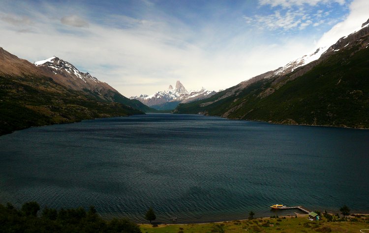 lago del desierto en el chalten. Lugar para aprovechar en el marco del septembeer