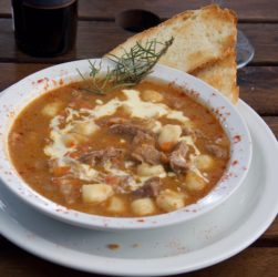 Plato de ñoquis, Gastronomía en La Hoya