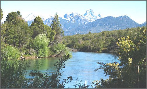 Lago y montaña de Cholila