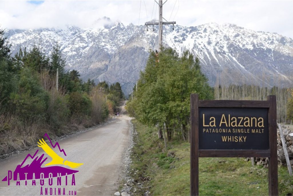 Entrada a la finca donde se produce el whisky patagónico La Alazana