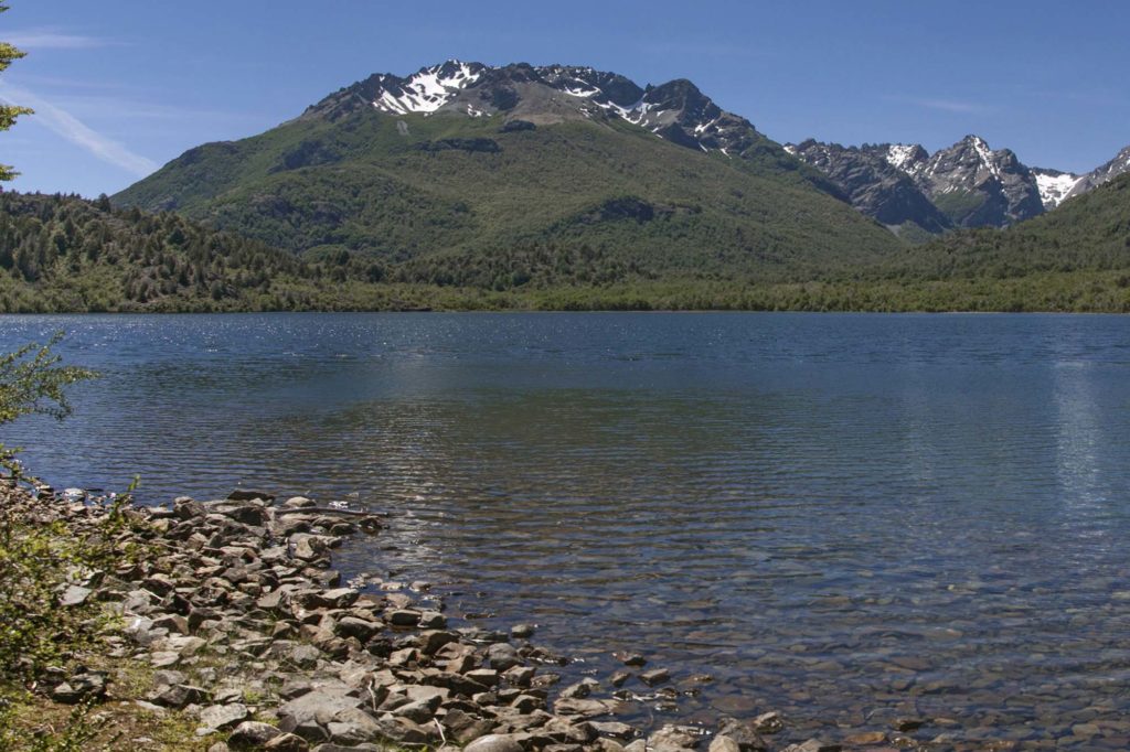 Laguna espejo en El Hoyo, cumpleaños de la localidad.