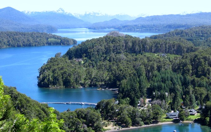 Lago Nahuel Huapi en Villa La Angostura. Uno de los lagos más hermosos de Bariloche.