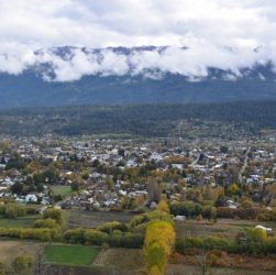 Vista panorámica de El Bolsón y la plaza pagano