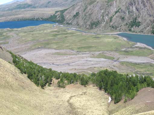 Panorámica de las dos lagunas Superior e Inferior de la reserva de lagunas Epulafquen.