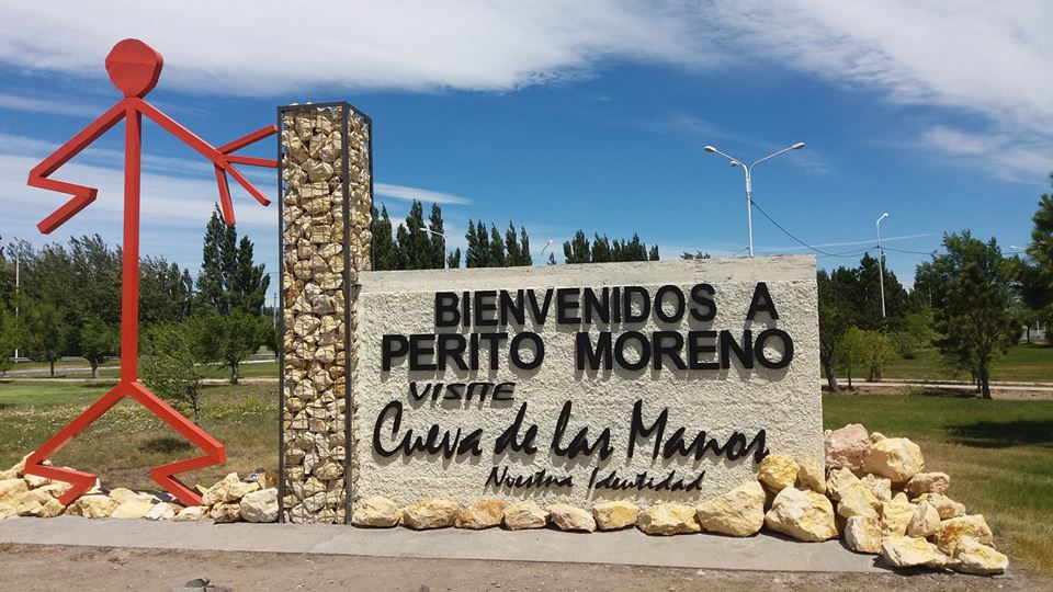 Cartel de bienvenida en Perito Moreno