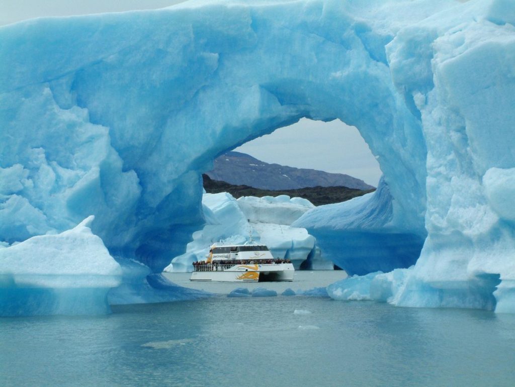 Navegar los lagos de Santa Cruz, una experiencia fascinante