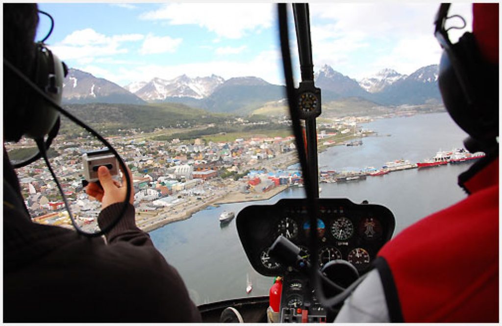 Sobrevolar Ushuaia, otro de los imperdibles