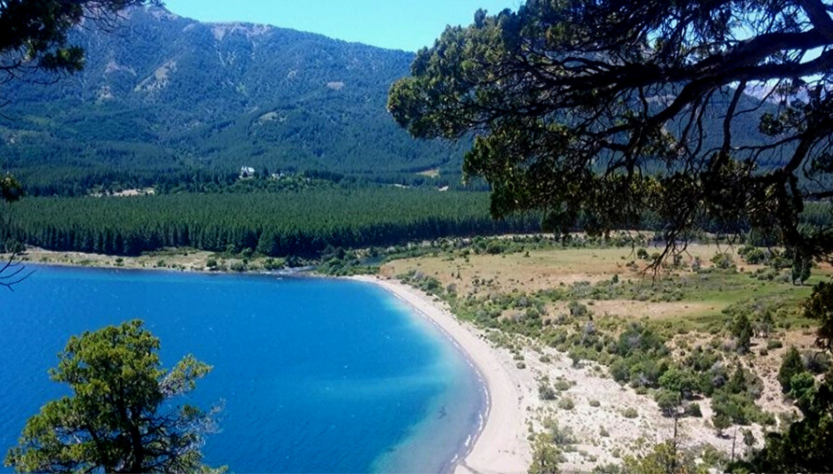 Panorámica del lago en Villa Meliquina