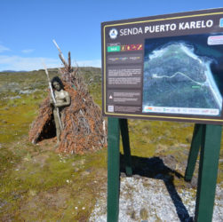 Cartelería del nuevo Sendero Interpretativo De Puerto Karelo En Ushuaia