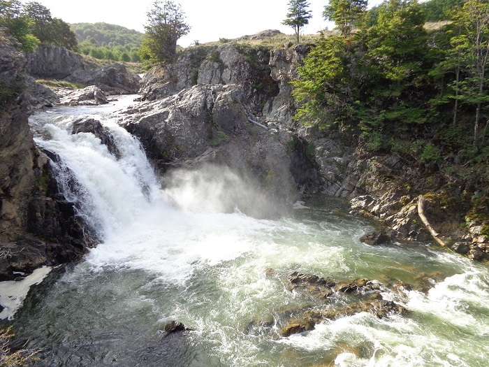 Cascada de Lashifasaj, sendero que parte de Puerto Almanza.