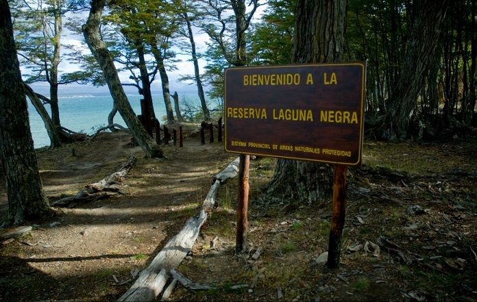 Inicio del sendero a la reserva Laguna Negra, en Tolhuin.