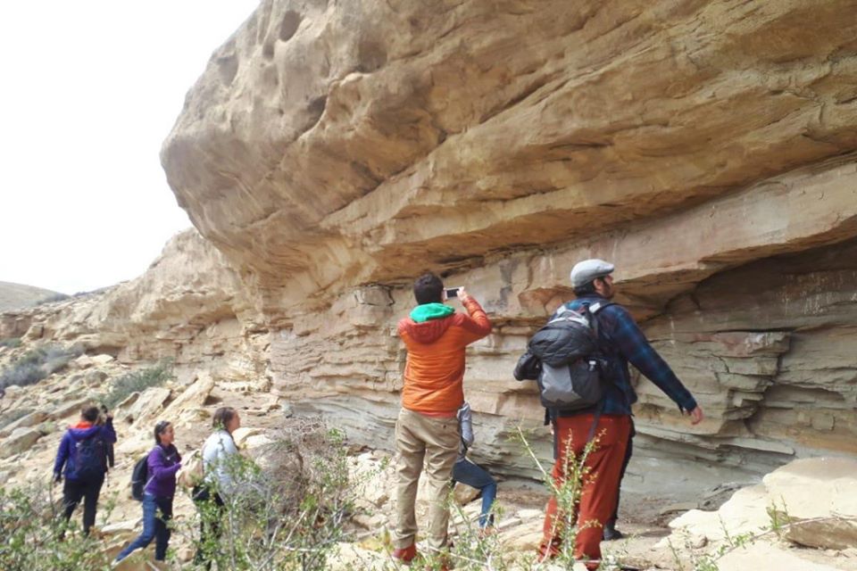 Alero de piedra que fue utilizado como cueva por los pueblos originarios.