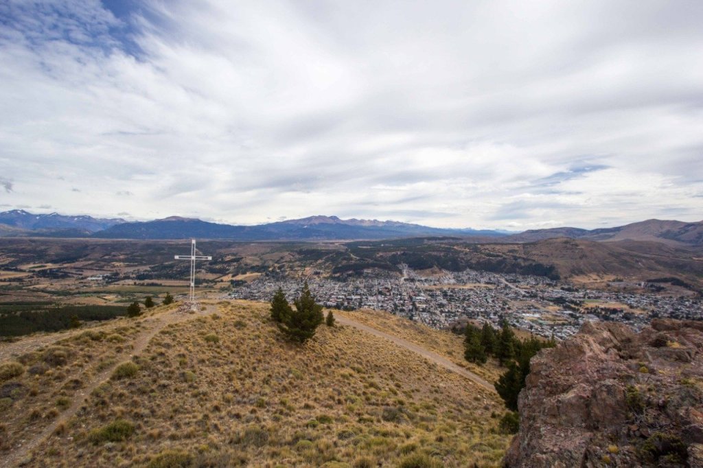 Sendero La Cruz, una de las tantas opciones de senderismo en Esquel.