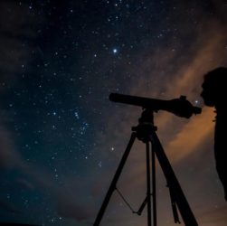 Lluvia de estrellas, observación. Noche.