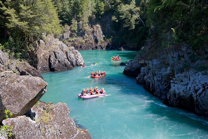 Rafting en el río El Manso.