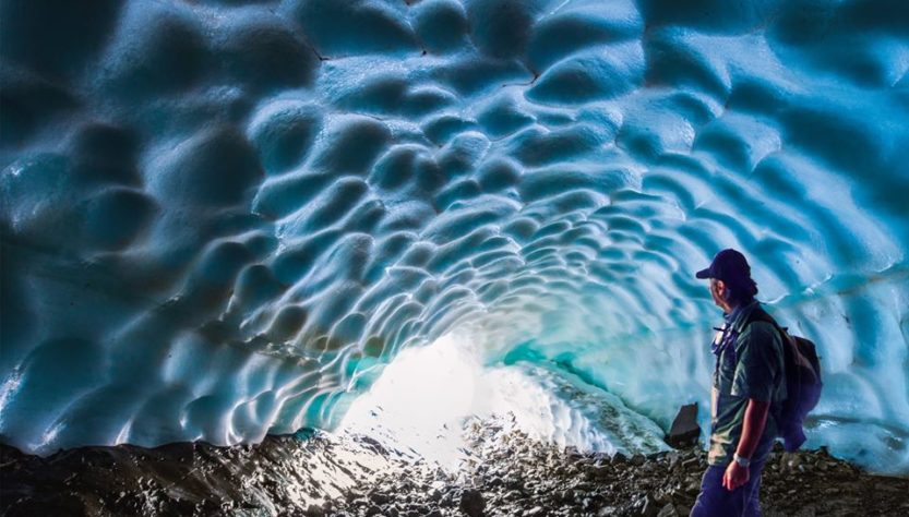 Verano en Chubut: túnel de hielo en Esquel desde adentro