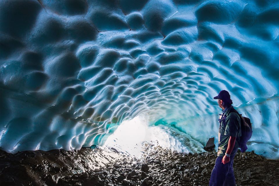 Verano en Chubut: túnel de hielo en Esquel desde adentro