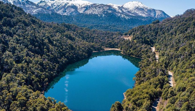 Lago visto desde arriba en cercanías a San martín de los Andes.