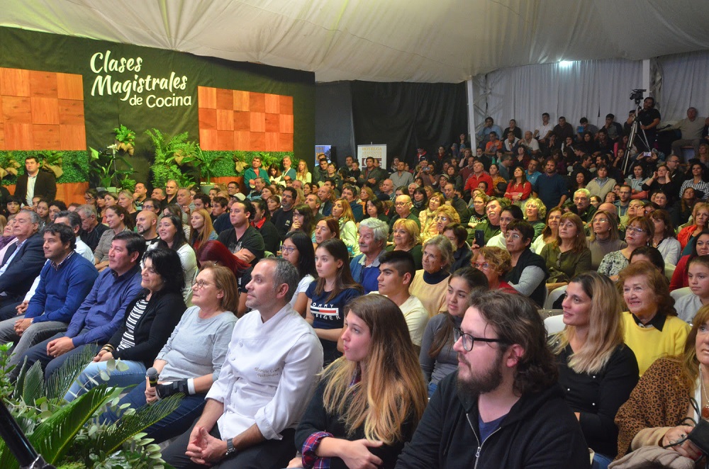 Festival del Chef Patagonico público presente. Villa Pehuenia.