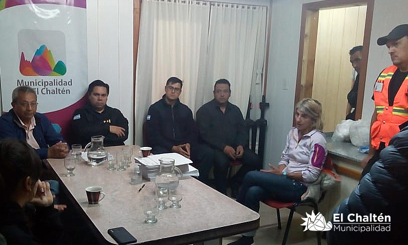 Reunión de funcionarios de El Chaltén por el Coronavirus y el cierre de la Reserva Lago del Desierto.