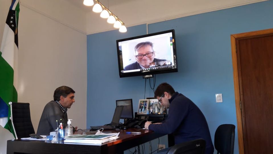 Intendentes de la Comarca Andina dialogando sobre las medidas a tomar en el marco de la pandemia.