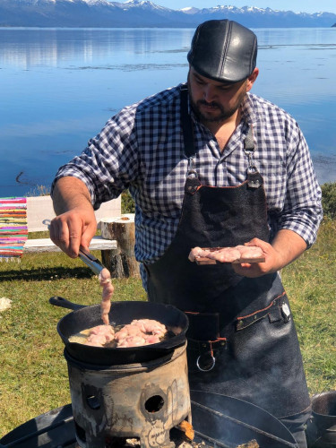 Chef cocinando en Tierra del Fuego