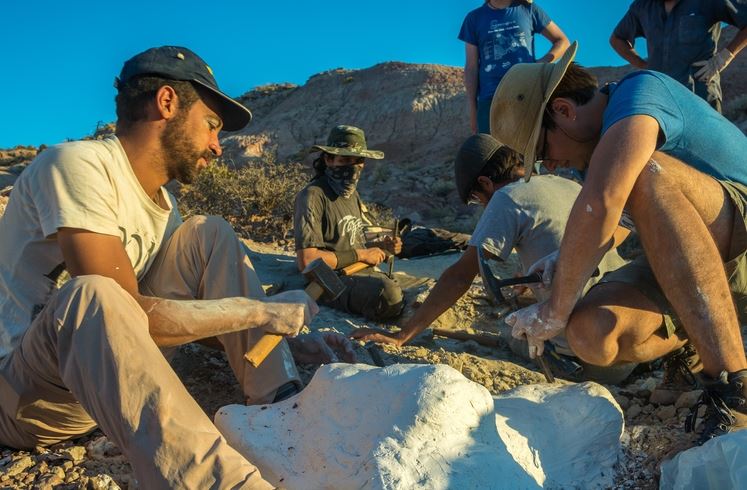 Investigadores trabajando en la zona del descubrimiento.