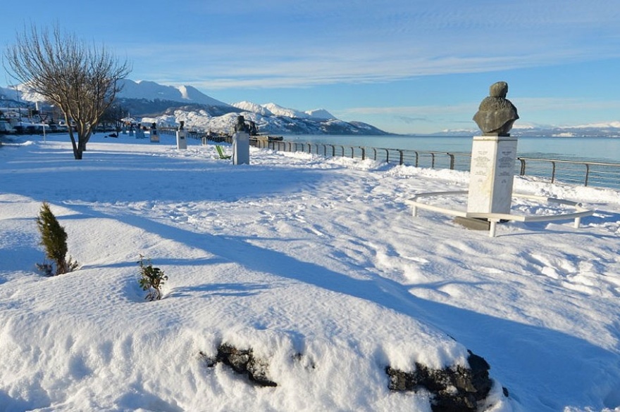 Ushuaia cubierta por la mayor nevada del año.