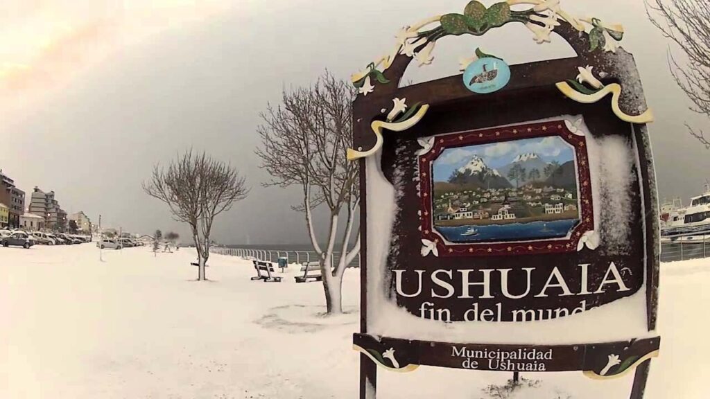 Ushuaia cubierta de nieve