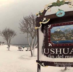 Ushuaia cubierta de nieve