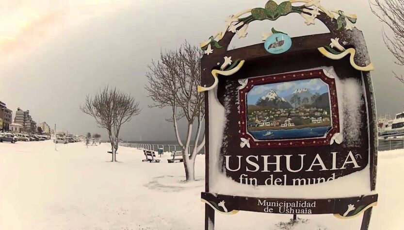 Ushuaia cubierta de nieve