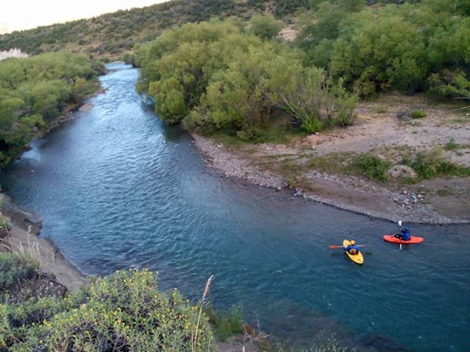 Kayak en Alto Río Percy cerca de Esquel.