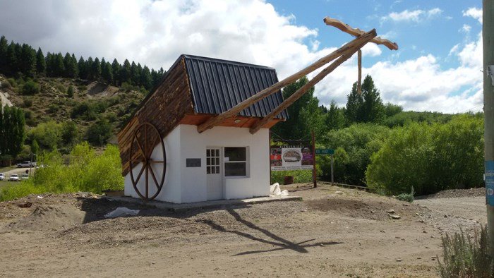 Entrada a Alto Río Percy cerca de Esquel.