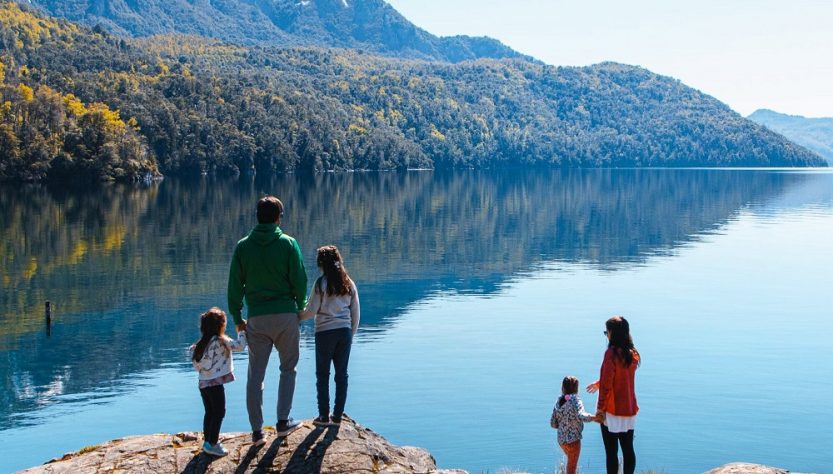 Familia disfrutando de las vacaciones en la Patagonia