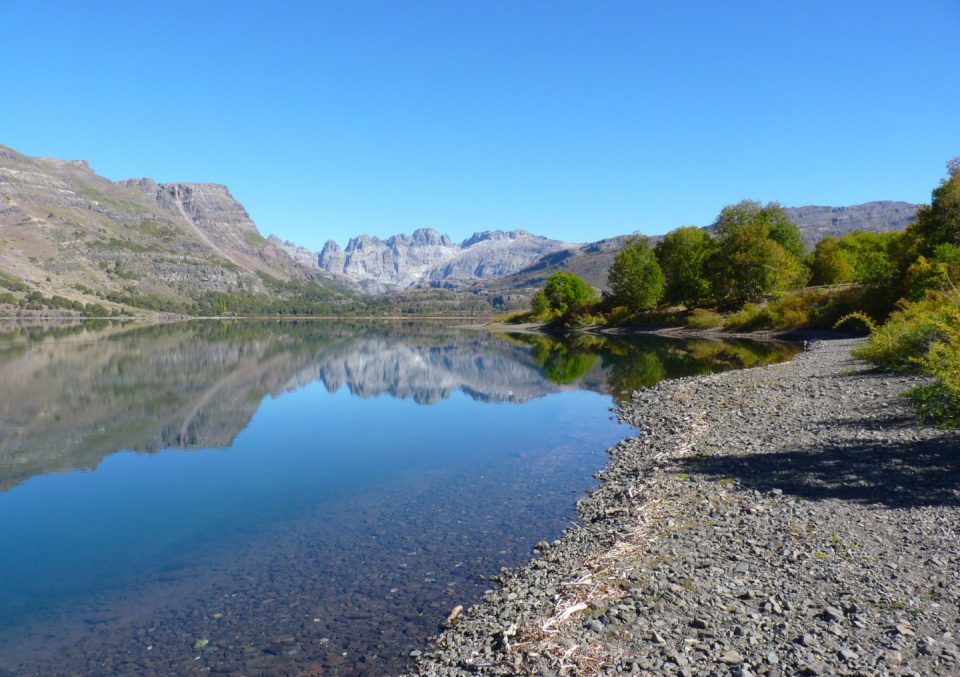 Espejo de agua cerca de Las Ovejas.