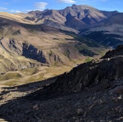 Camino del trekking que une Los Antiguos con El Chalten