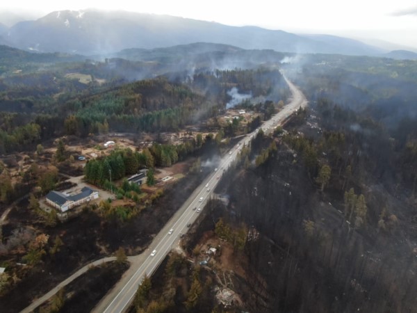 Ruta 40 después del incendio en la Comarca Andina.