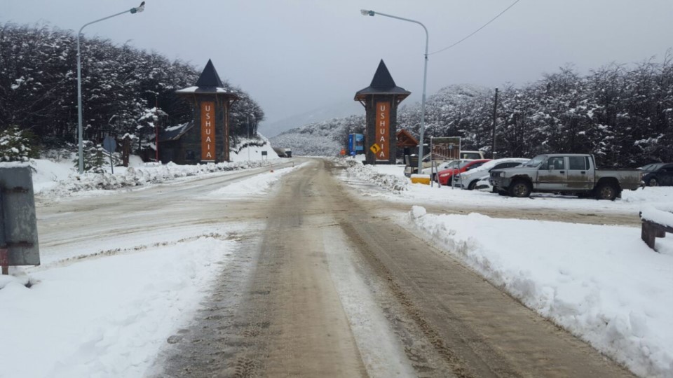 Nevó en una ciudad de la Patagonia. Ushuaia cubierta de blanco