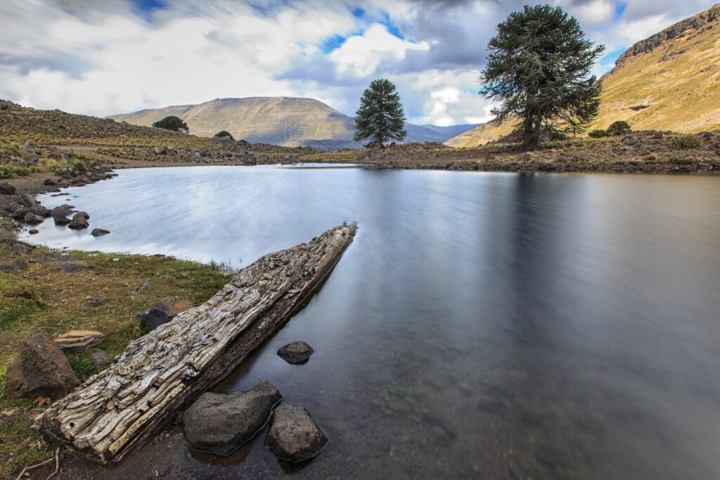 Laguna Hualcupen, uno de los atractivos naturales de Caviahue