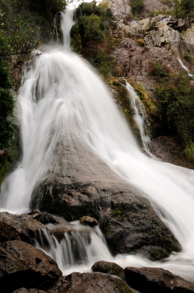 Senderos dificultad baja Parque Nacional Los Alerces: Cascada de los Tambores