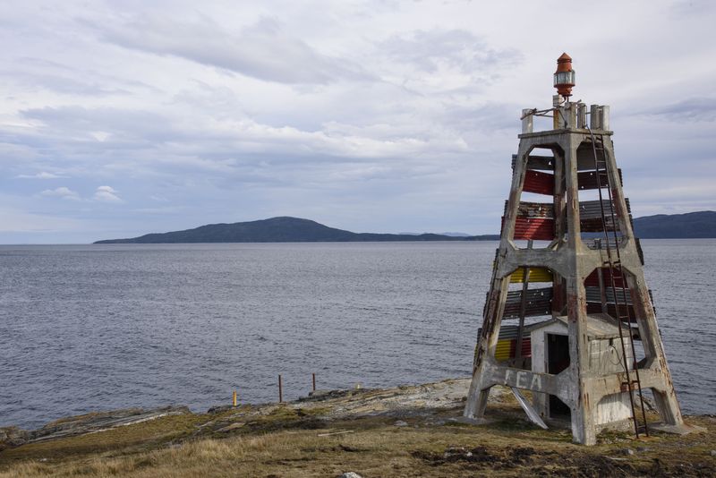 Faros de Tierra del Fuego: baliza Davison en Punta Moat