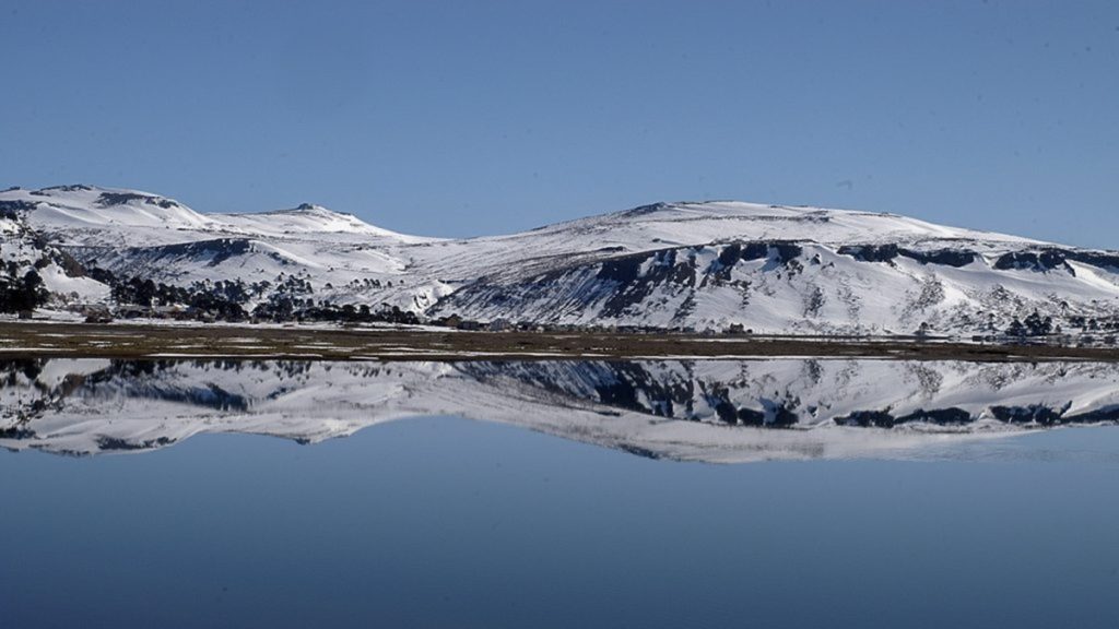 Lago Caviahue en la Patagonia, con propiedades terapéuticas