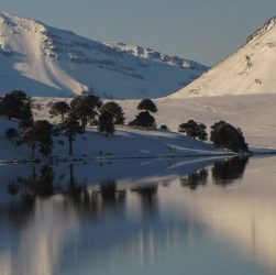 Lago Caviahue en la Patagonia, con propiedades terapeúticas